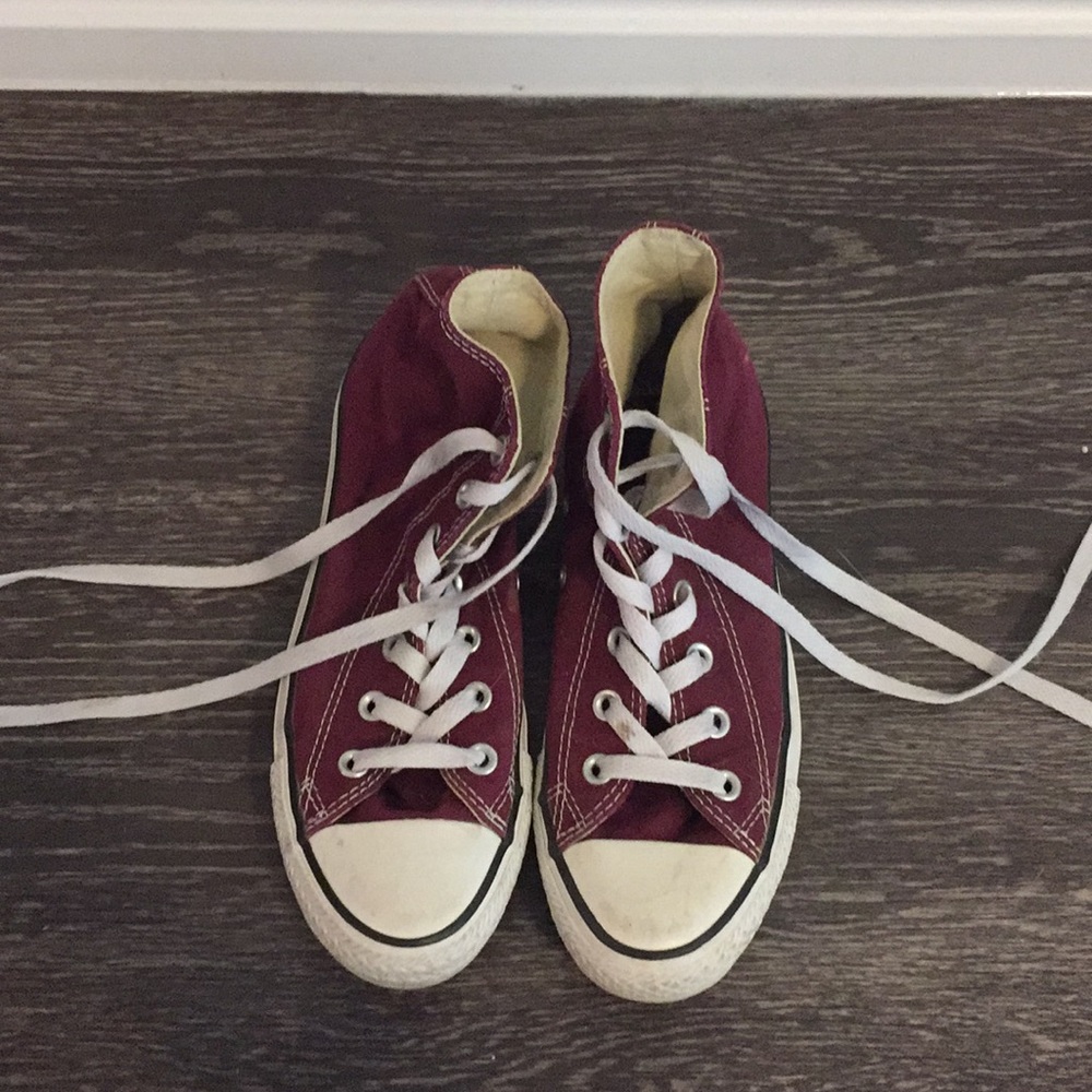 MAROON CONVERSE